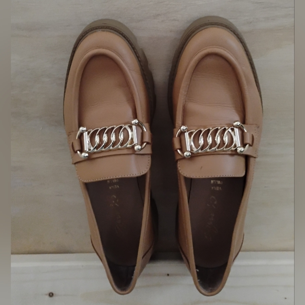 Vera Pelle Tan Gold Flats with Chain-Link Detail